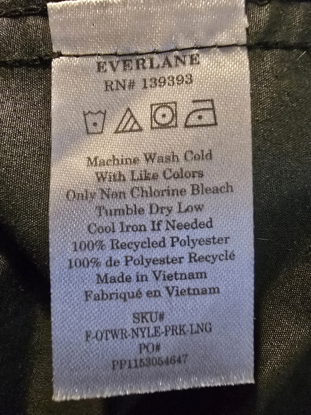 Everlane The City Anorak in a khaki green color with a structured hood - Picture 4 of 4